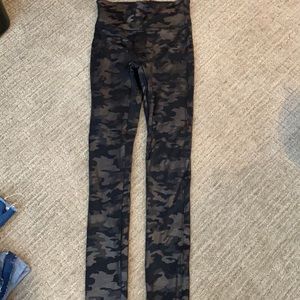 Spanx black camo leggings size xs- never worn